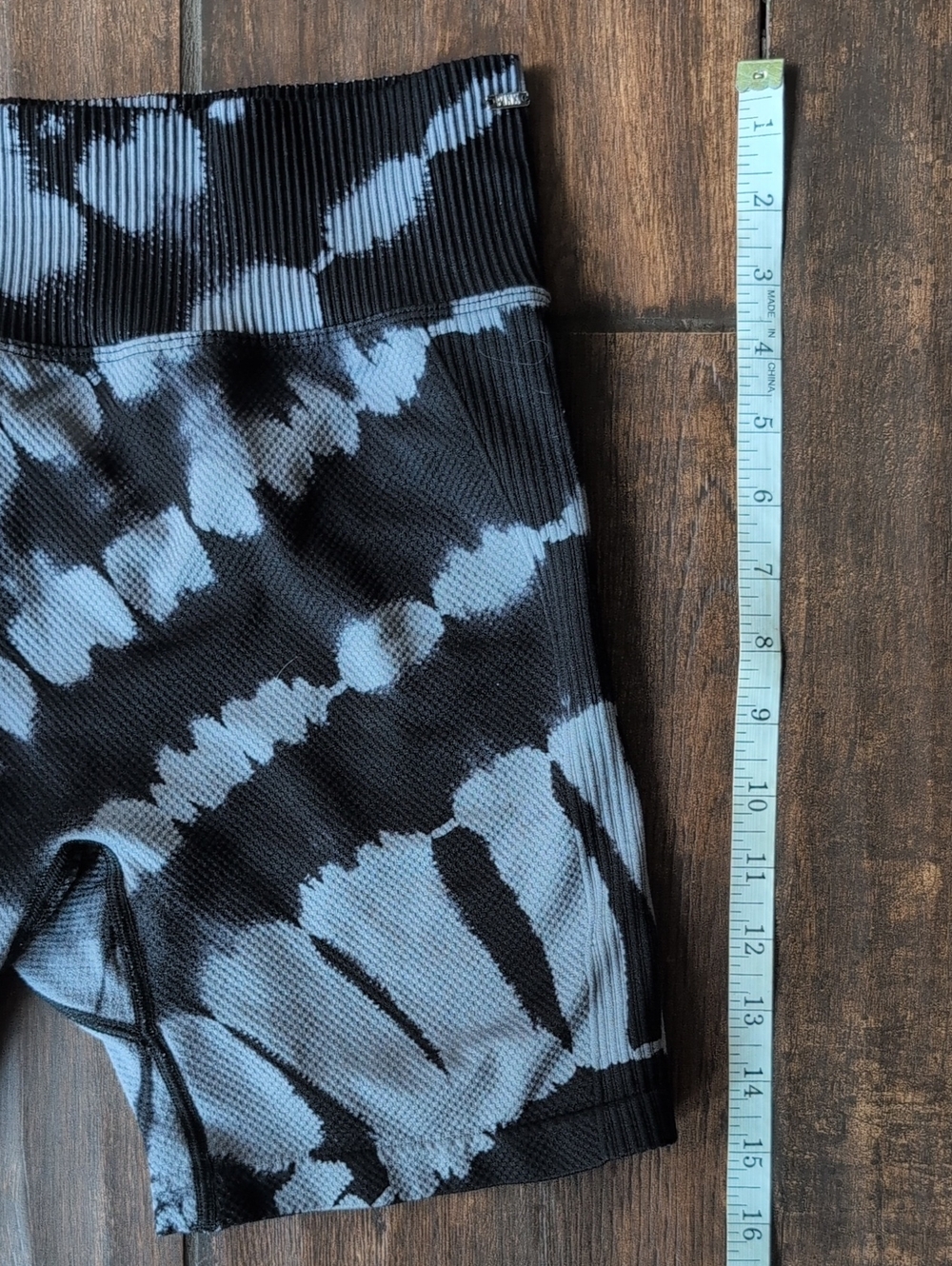 Victoria's Secret PINK Active Ribbed Black & Gray Tie Dye Shorts - Women's Large - Picture 7 of 7